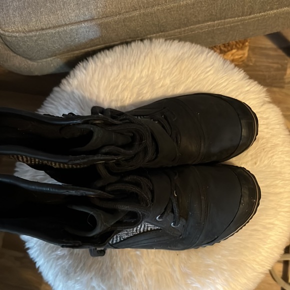 Sorel boots - Picture 2 of 7